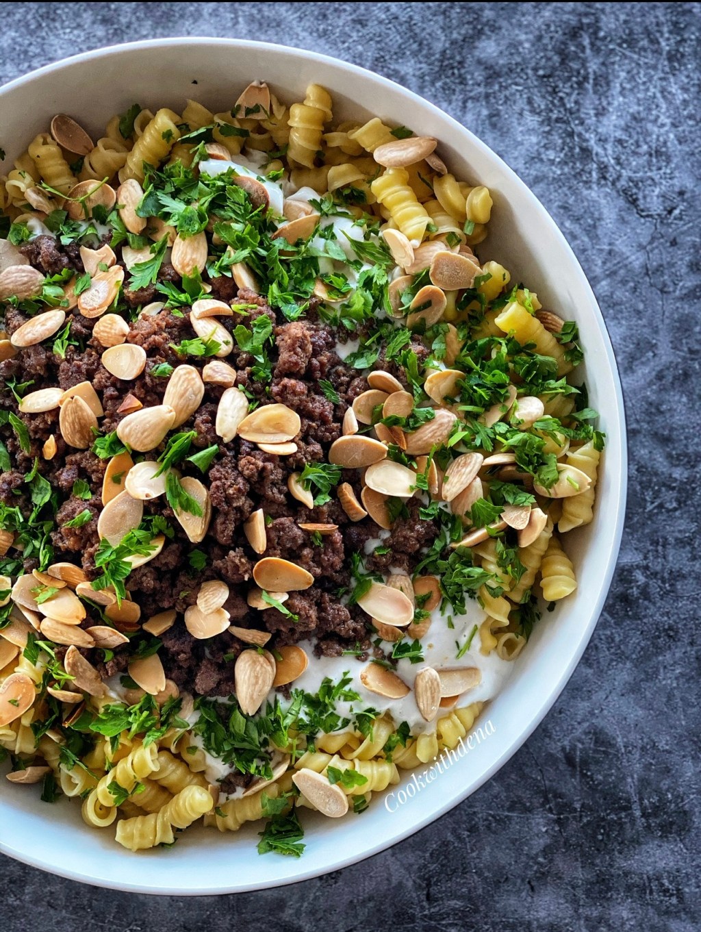 Macaroni with yogurt and&nbsp;beef